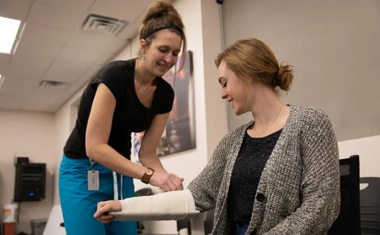 Nurse demonstrates splint